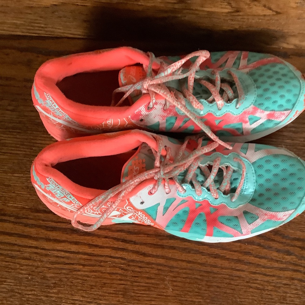 ASICS - Picture 2 of 3